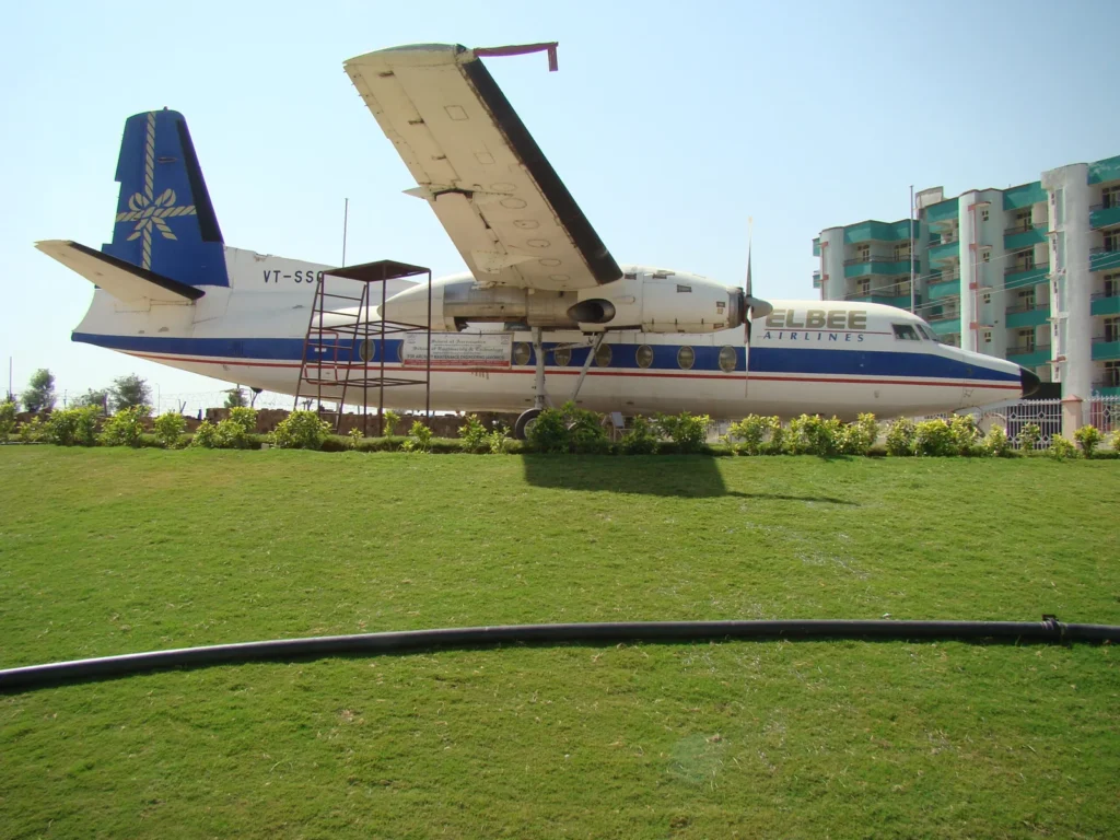 school of aeronautics neemrana campus aircraft maintenance engineering college india